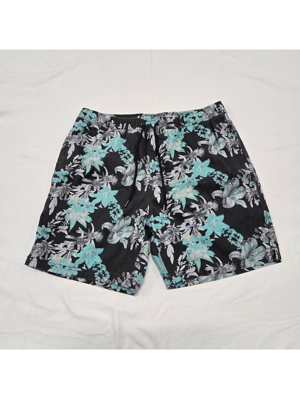 MEDIUM Men's 7 Diamonds Swim Trunks Blue White Black Boardshorts Hawaiian Floral
